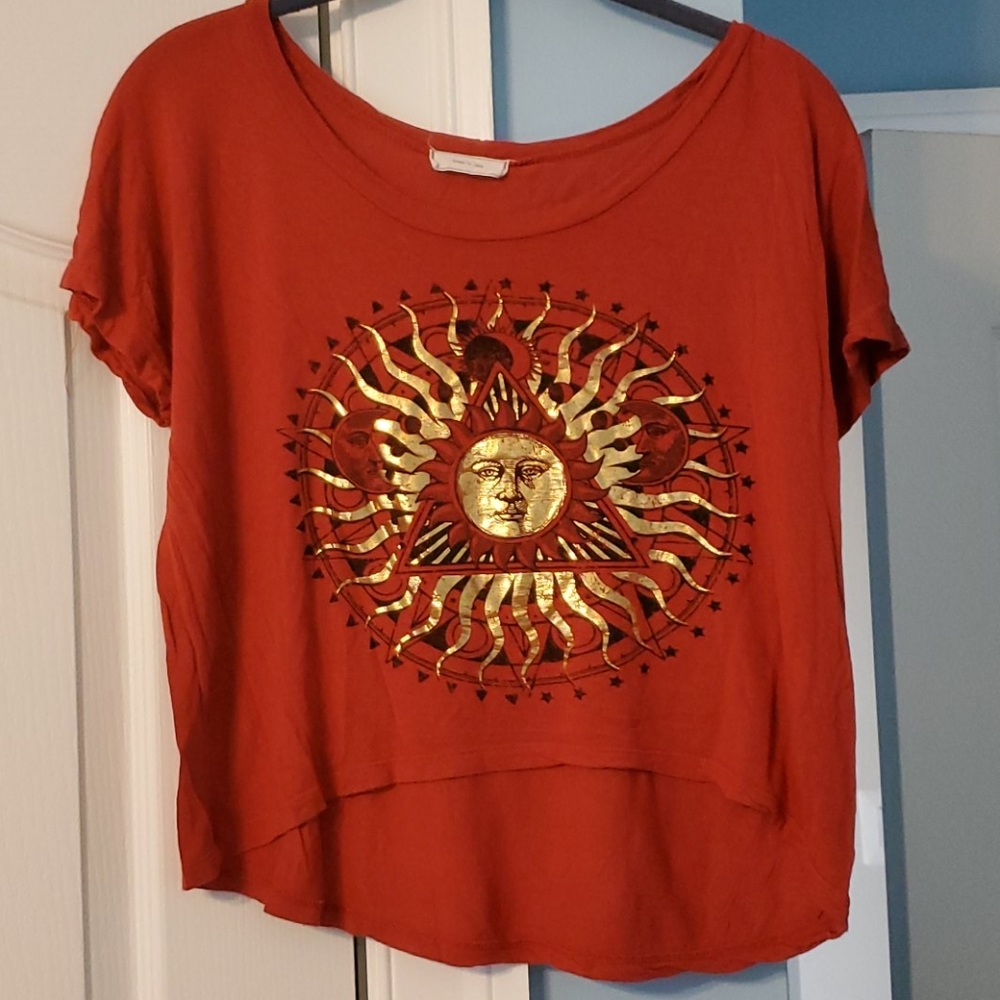 Aran's Den Sun Goddess Crop Tee